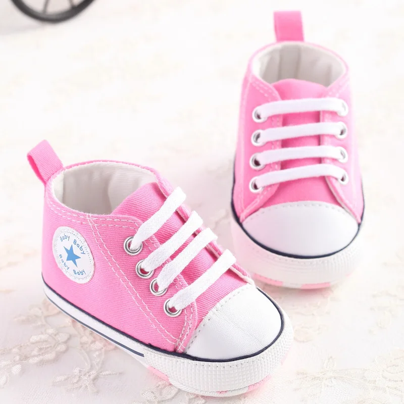 Парусиновая обувь для новорожденных мальчиков и девочек; Брендовая обувь на мягкой нескользящей подошве со звездами; обувь для малышей на шнуровке; обувь для малышей; детские кроссовки