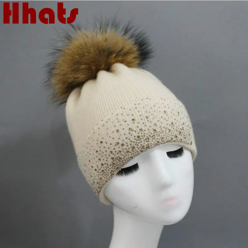 Женская зимняя шапка со стразами помпоном из натурального меха енота|knit bonnet|raccoon