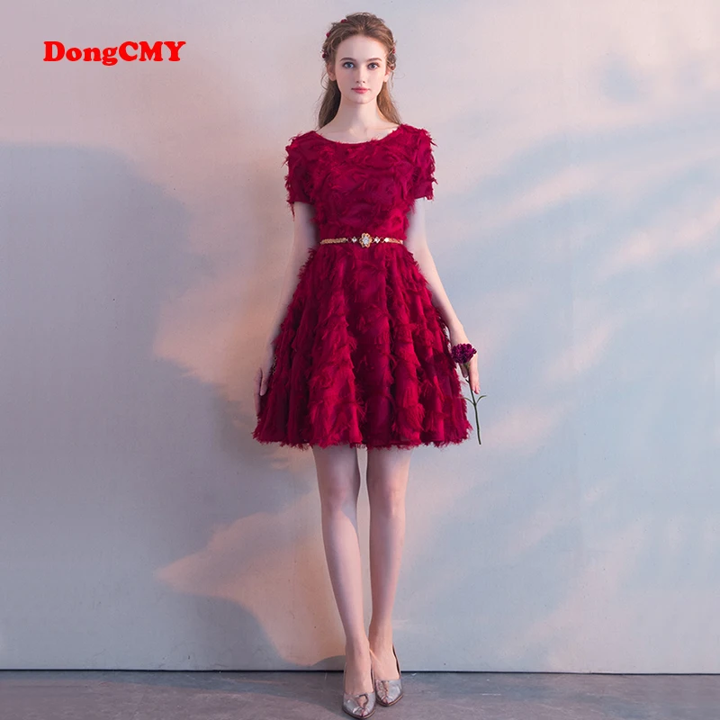 DongCMY Новое поступление 2018 года Короткие плюс размеры вина красные коктейльные платья Цвет Перья Тонкий вечерние Женское платье Vestidos