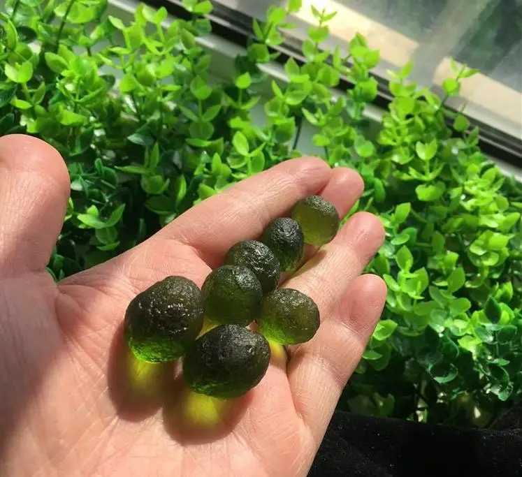 

2 PC New Green GEM MOLDAVITE Meteorite Impact Glass Beads 10g-12g gem