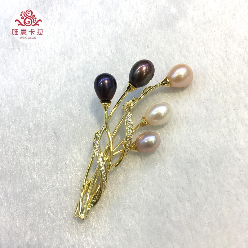 

WEICOLOR Nice Bunch of Flowers With Pearl Brooch