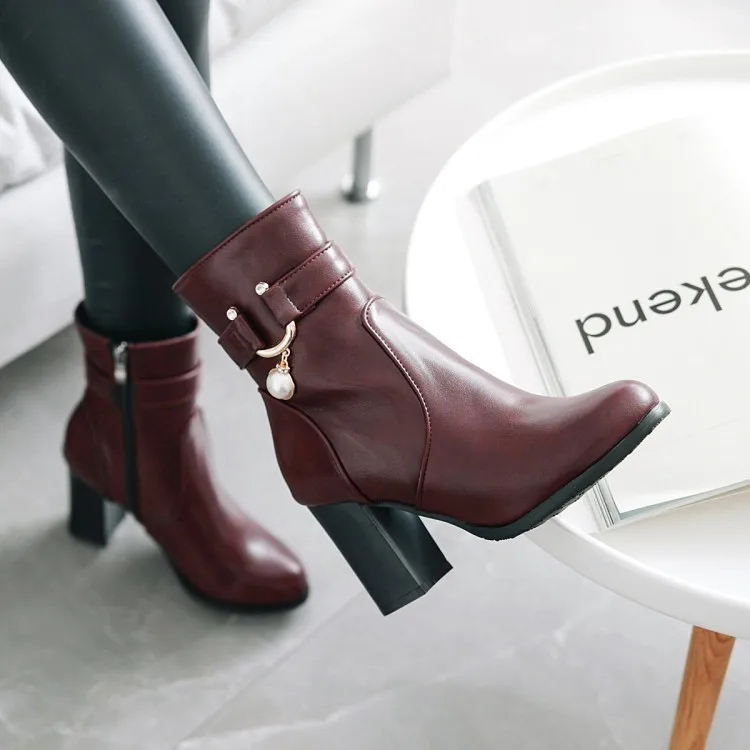 

Big Size 11 12 13 14 15 16 17 Fashion of female boots in side zipper with sharp head and thick heel in Europe and America