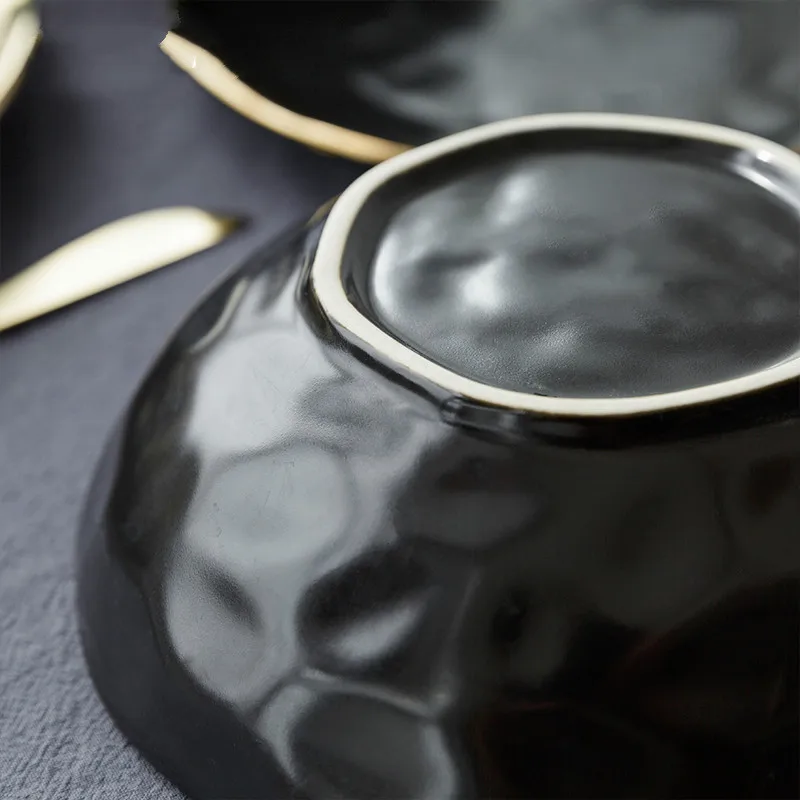 Керамическая тарелка черная позолоченная посуда домашняя кухня керамическая