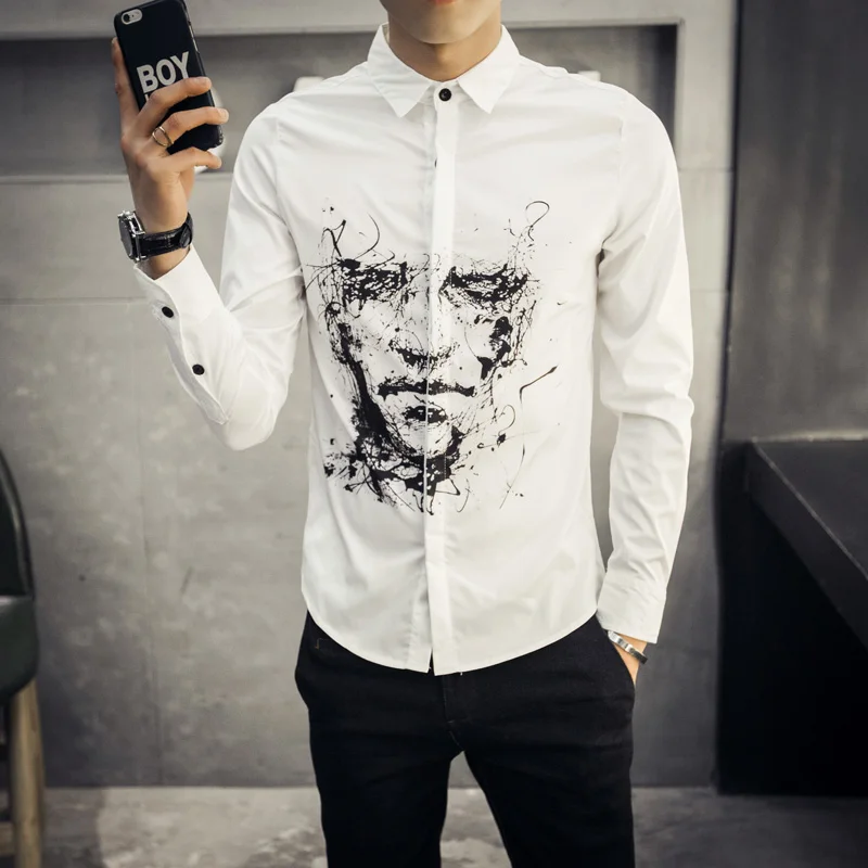 Расстегнутая рубашка. Потные подмышки. Вижу рубашки. Рубашка с длинным рукавом. Пот на рубашке.