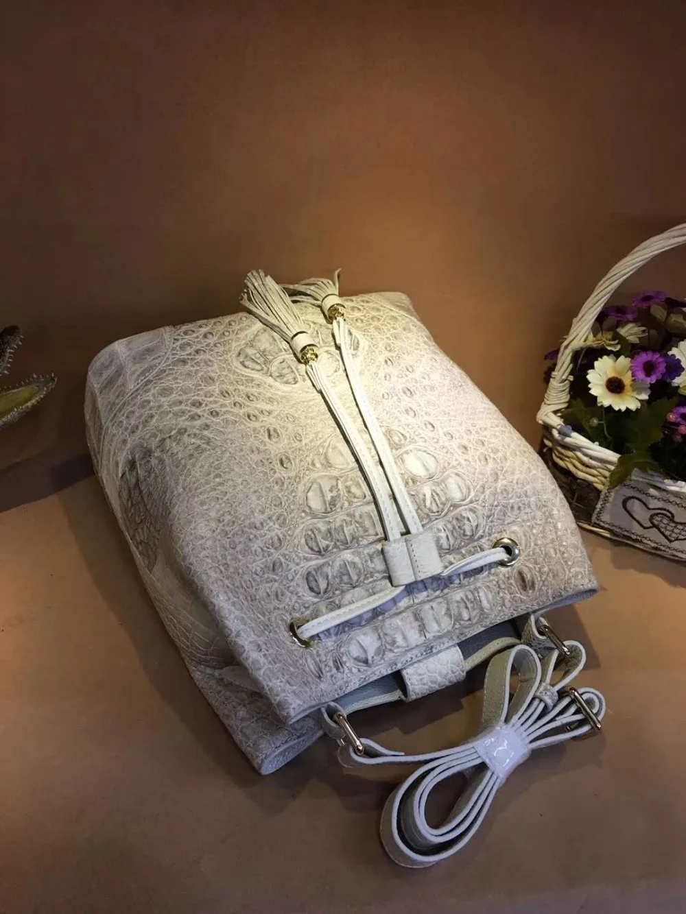 Рисунок 4 - Женская сумка-мешок из крокодиловой кожи