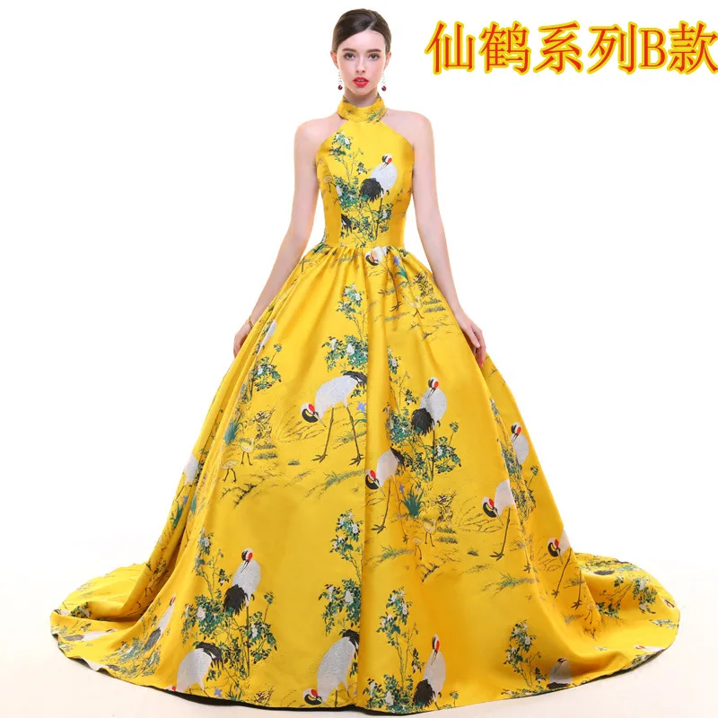 Желтые Вечерние платья 2018 Холтер атласа задней спинки Один размер Длинные бальные платья платье китайская мода платье Ципао