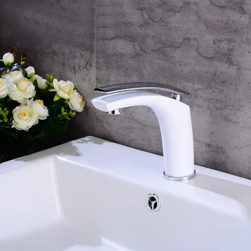 Günstige Bad Eitelkeit Waschbecken Wasserhahn Einzigen Griff Einzigen Loch Deck Montiert, Waschraum Becken Mischbatterien Messing Weiß Fertig