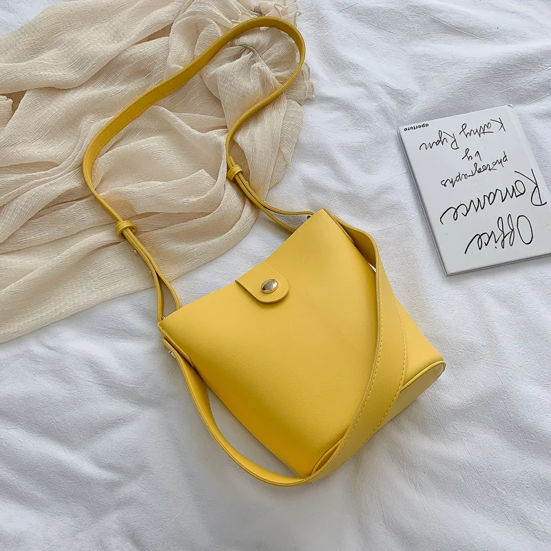 

Bucket Package Trumpet 2019 Summer Joker Solid Color Candy Color Cortex Small A Messenger Single Shoulder Woman Package