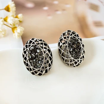 

New Ms retro nostalgia jewelry earpins fashionable woman simple nest basket black Austrian crystal earrings