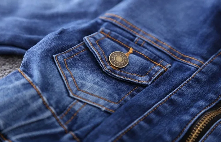 3251469031_1801302818