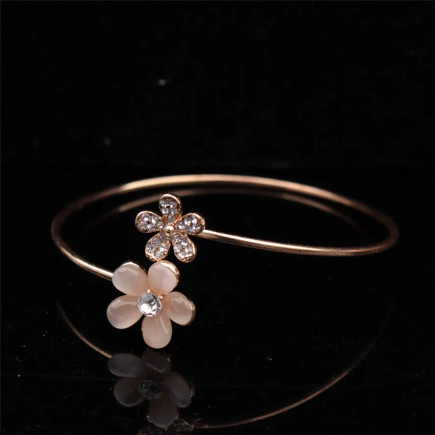 

Best Price Lady Crystal Double Five Leaf Open Bangles Bracelet 7#201809122510