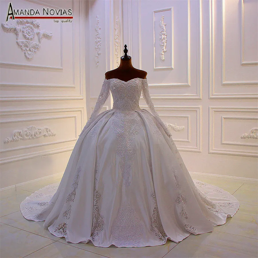 

New designer bridal dress weeding dress satin with lace full beading bodice