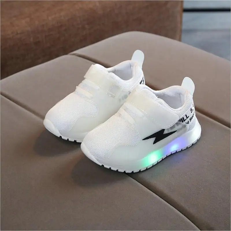 الأطفال متوهجة رياضية مع ضوء LED مضيئة حذاء كاجوال الفتيان الفتيات طفل وامض تنفس شبكة الاطفال أحذية رياضية