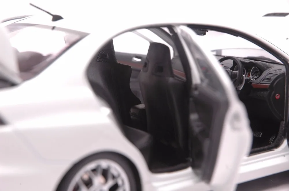 1:18 литья под давлением модель для Mitsubishi Lancer Evo X 10 BBS колёса белый сплав игрушечный автомобиль миниатюрный коллекция подарки Эволюция