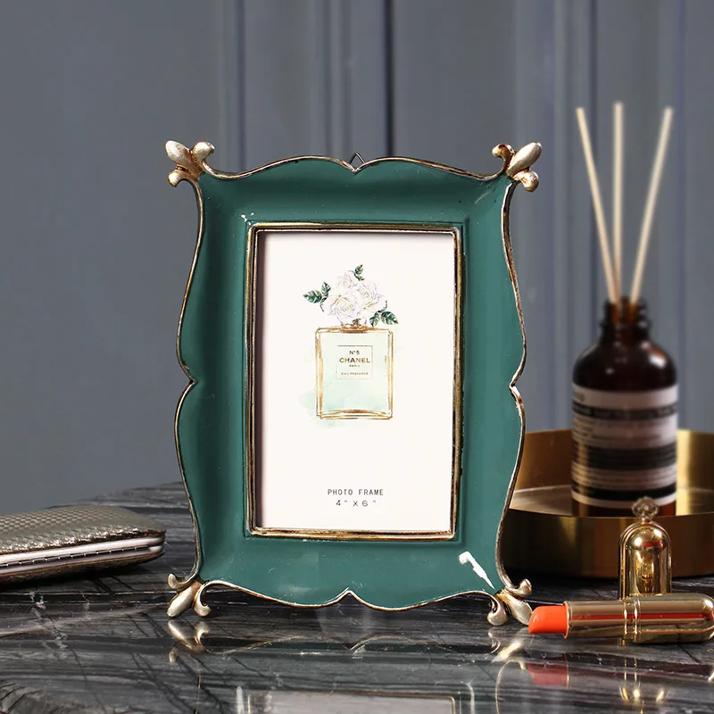 Buy Retro photo frame European 6 inch resin photo