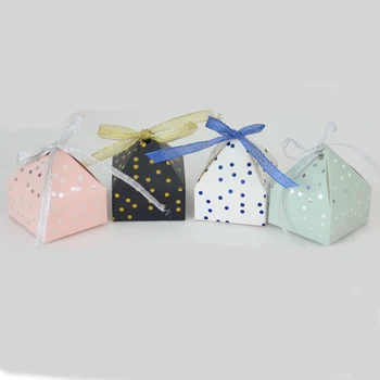 

Creative Triangular Pyramid Style Candy Box Wedding Favors Gift Box Gold Dots Packaging Boxes Event Party Supplies With Ribbons