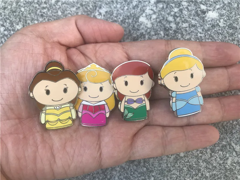 

Hallmark Pins Itty Bittys Disney Badges Ariel/Belle/Cinderella/Aurora 4pcs Set New Loose