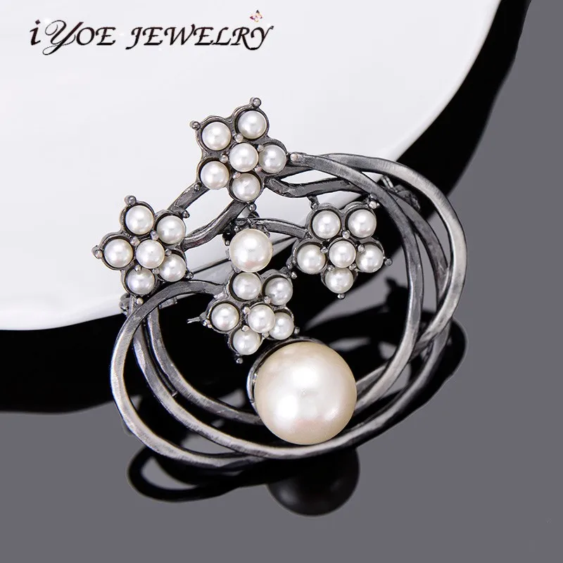 

IYOE Latest Design Unique Metal Flower With Simulated Pearl Brooches For Women Fashion Brand Black Gun Color Vintage Brooch Pin