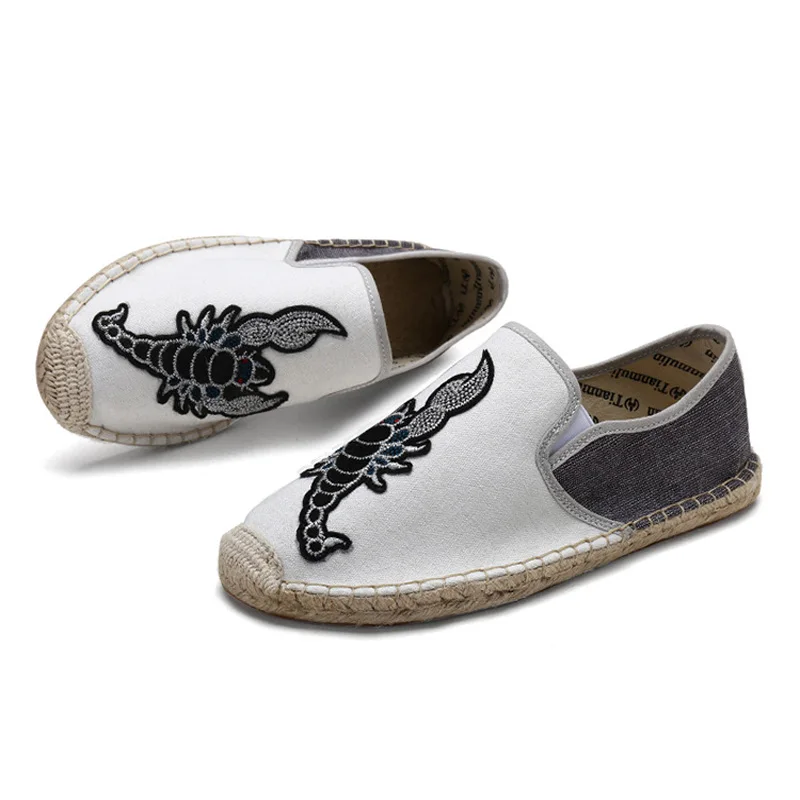 

New Loafers Men Casual Shoes Sneakers Cartoon Summer Canvas Shoes White Sneakers Anti-Slip Chaussure Homme Man Flats