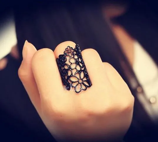 European and American fashion jewelry rings hollow lace flowers wholesale female European and American fashion jewelry rings hollow lace flowers wholesale female