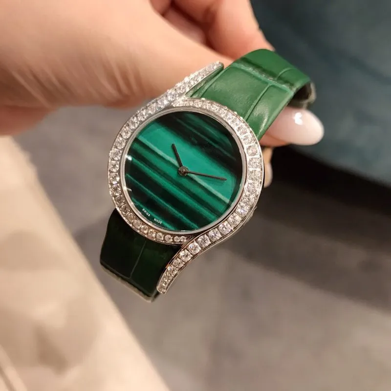 

Women's Watches Top Brand Runway Luxury European Design Quartz Wristwatches A06732