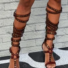 Сандалии Mujer в римском стиле; пикантные туфли на шпильке с металлическими заклепками; летние сапоги; женские высокие сандалии-гладиаторы на высоком каблуке с вырезами и пряжкой на ремешке