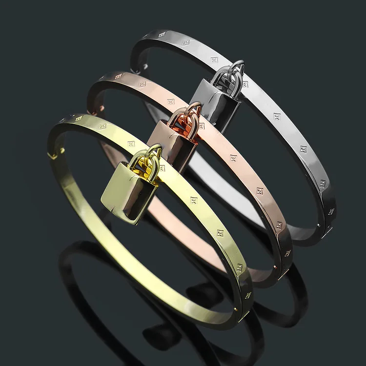 

High quality fashionable monogrammed bracelet for women