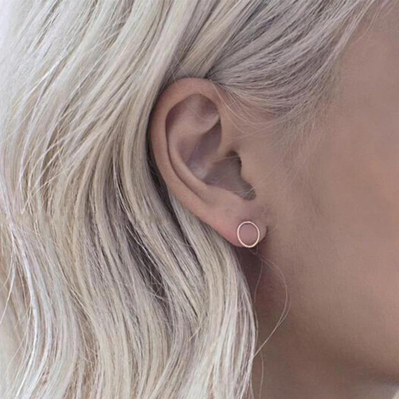 

Simple Design Gold Silver Color Alloy Geometric Round Circle Stud Earrings for Women Fashion Punk Statemenrt Jewelry Pendients