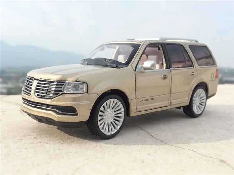 1:32 LINCOLN NAVIGATOR литые игрушечные модели автомобиля SUV Реплика звуковой светильник для детей игрушки - Цвет: Золотой