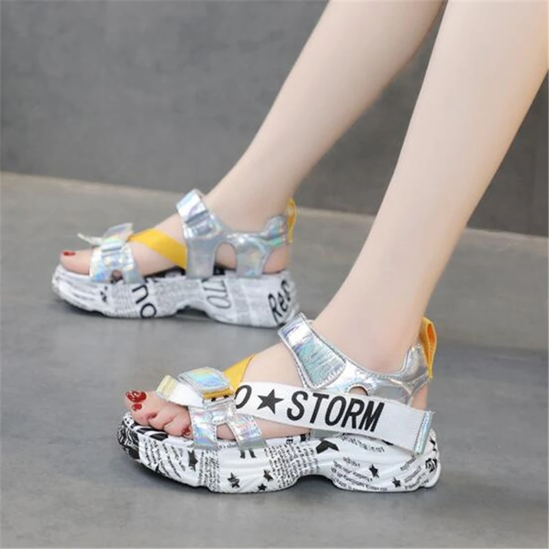 

Summer fashion ladies sandals 2019 new hot newspaper pattern thick bottom increased shoes wear non-slip shoes sneakers