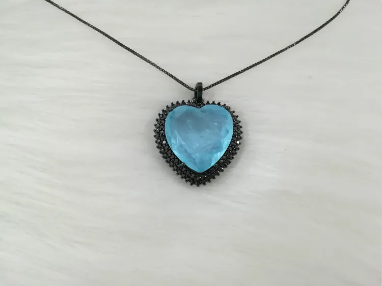 EYIKA, новинка, ожерелье с подвеской из кристалла, голубое сердце, большой кристалл, проложенный черным цирконием, Женские Ювелирные изделия, ожереля, для подарка/вечерние