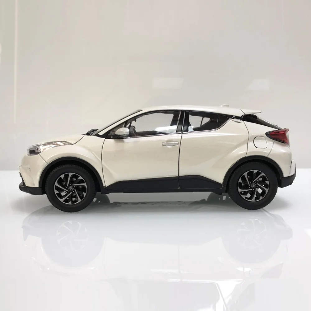 Модель литья под давлением для Toyota IZOA 1:18 2017 игрушечный автомобиль из белого