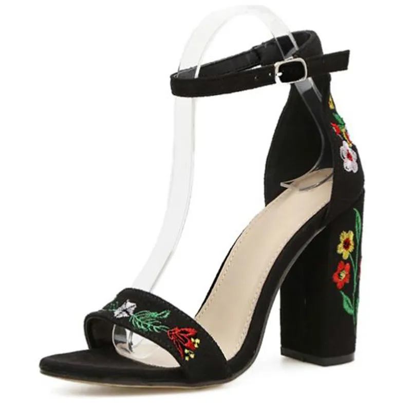 

Dropshipping New Flowers Embroidered Shoes Women Sandals Sexy Open Toe Gladiator High Heels Women Shoes Black Off White Size