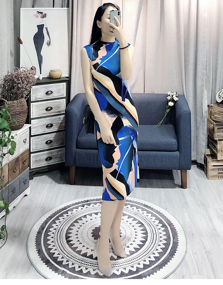 

HOT SELLING Miyake The new geometric printed sleeveless fold show thin cultivate one's morality Straight dress IN STOCK