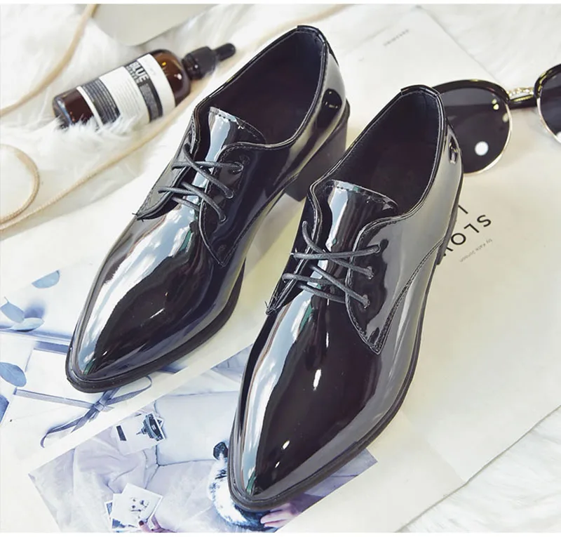 Bailehou/Высококачественная женская обувь с перфорацией типа «броги» из лакированной кожи; женские повседневные туфли-оксфорды на плоской подошве; женская обувь черного цвета на шнуровке с острым носком