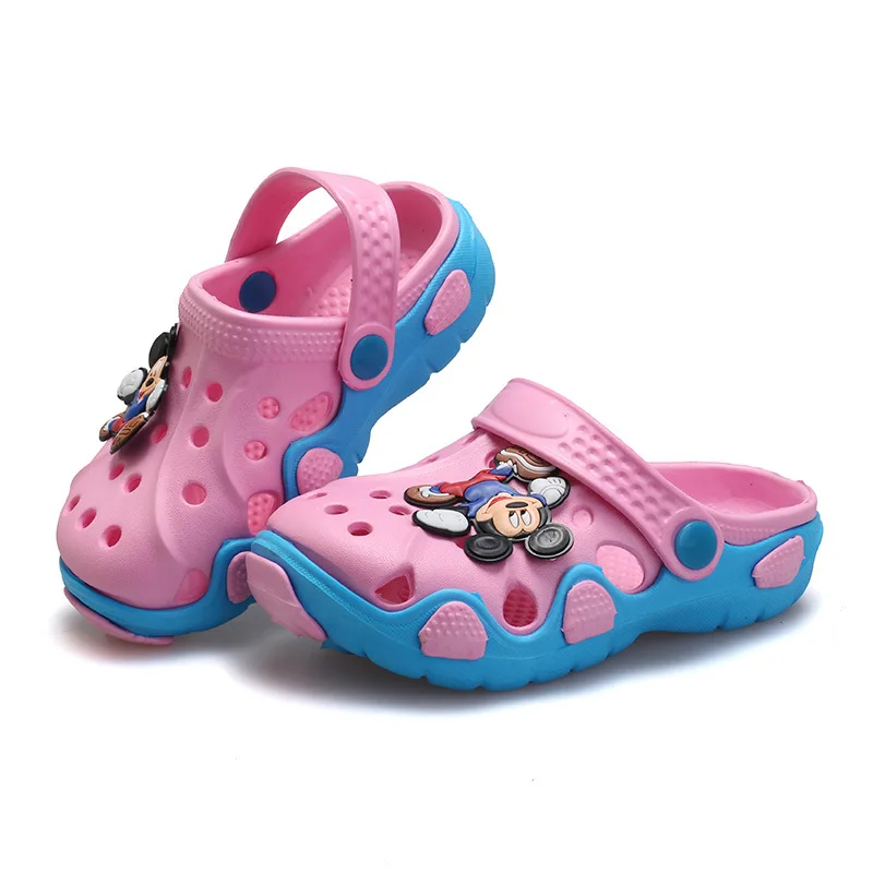 Летние Детские тапочки Мода Мультфильм пляжная обувь для мальчиков и девочек дышащие туфли с перфорацией, флисовая верхняя одежда для детей, Нескользящие тапочки