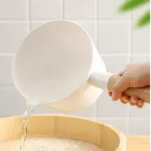 Водный ковш бытовой кухонный кубик для воды деревянный толстый пластик с длинной ручкой большой креативный поплавок для воды