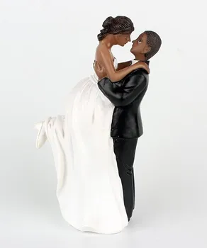 

Hot Sale New Bride Groom Embraced Wedding Props Cake Topper Home Decor High Grade Resin Figurine Craft Gift Party Cake Stand