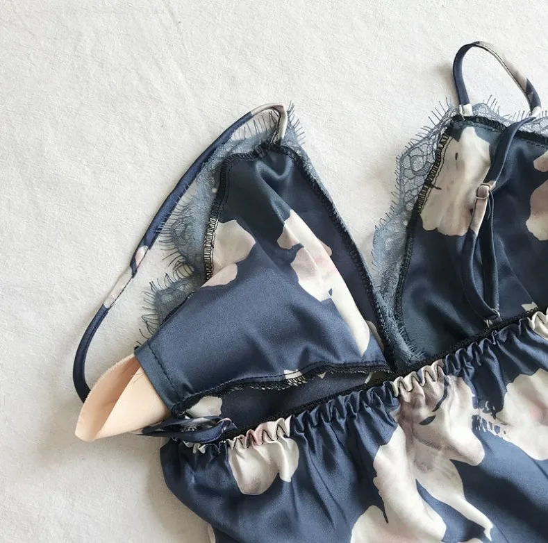 Сексуальные стежка Pyjama Mujer Для женщин Цветочный принт пикантные Для женщин кружева лоскутное шелковый атлас шорты пижамы комплект пижамы MA50162