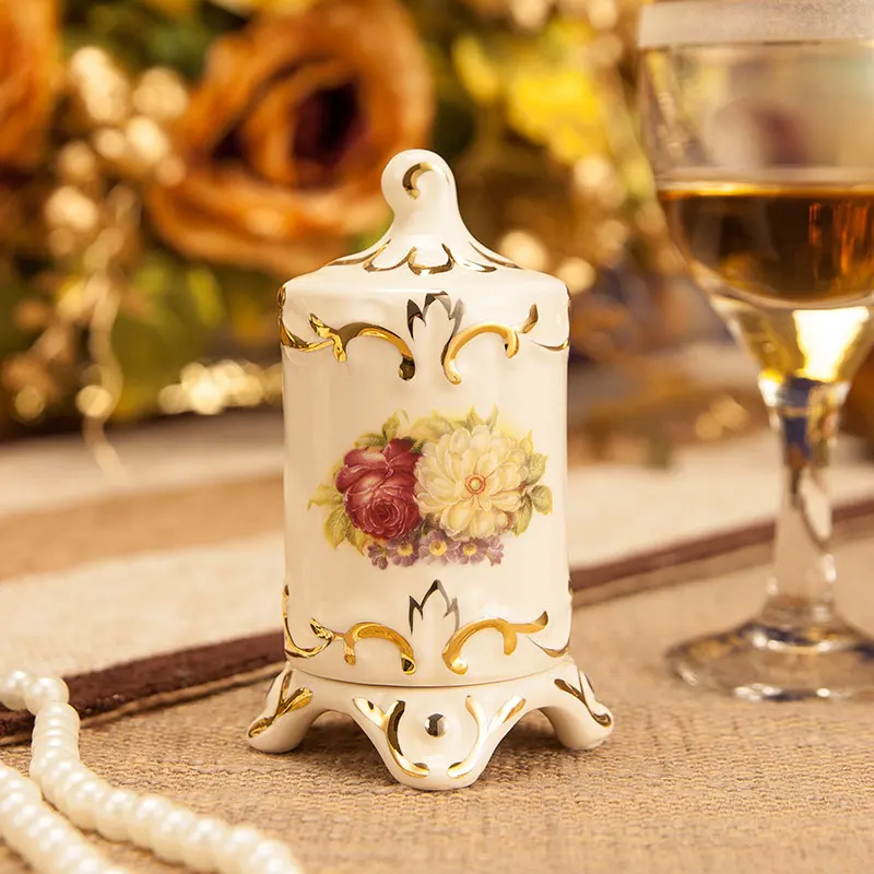 

A toothpick holder table pull fashion modern living room decoration ceramic European decor toothpick box