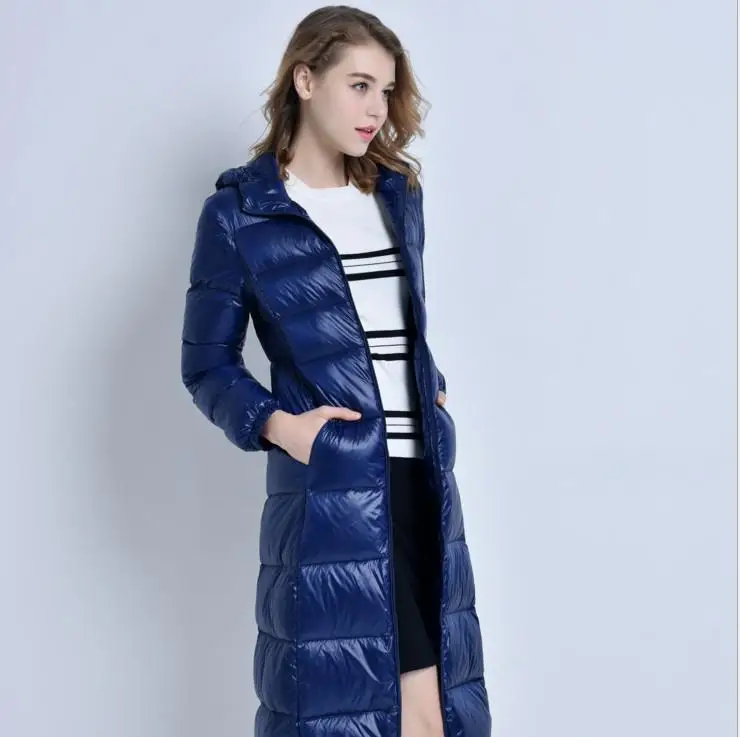 Женские зимние ультра легкие пуховики женские супердлинные пальто с капюшоном Новые модные тонкие пальто - Цвет: 4