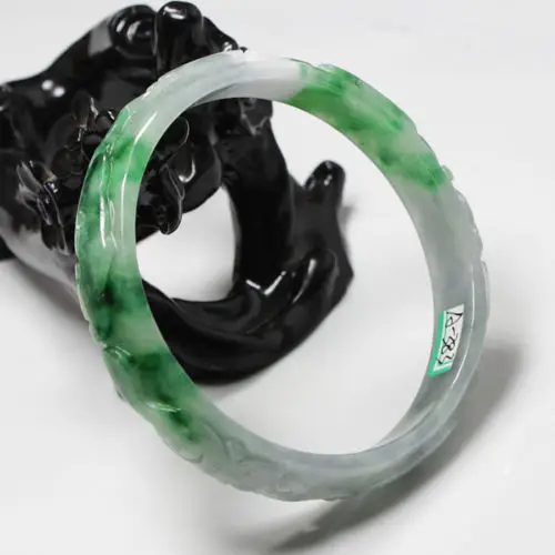 

01776 Beautiful Hand-carved Emerald Green Jadeite Jade Gems Bracelet Bangle