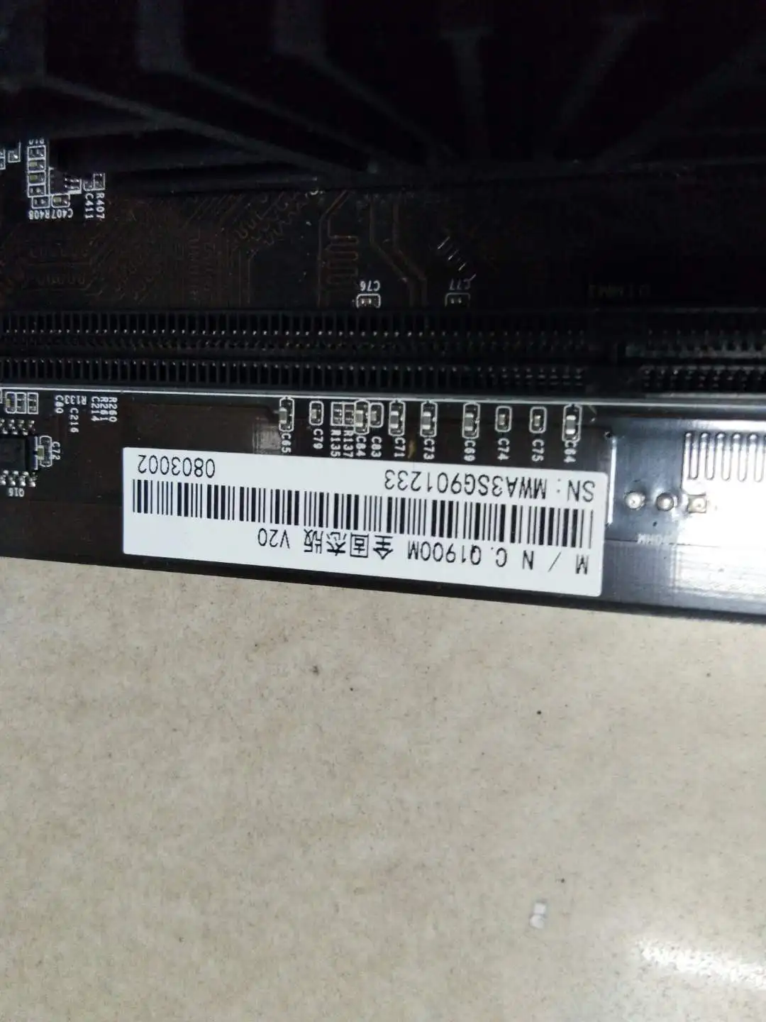 Используется ASRock Q1900M интегрированный четырехъядерный процессор J1900 низкий