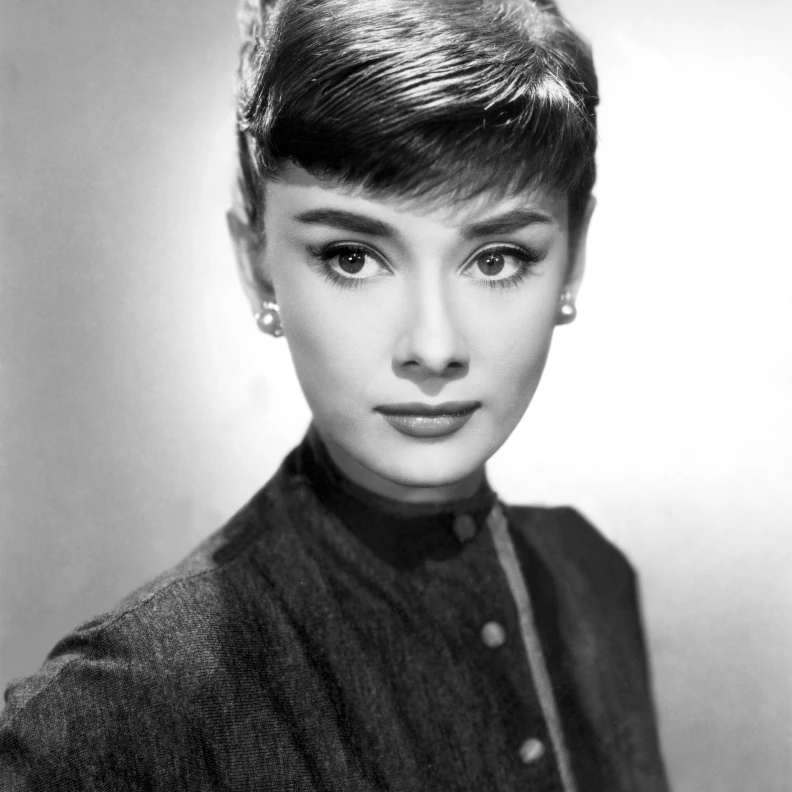 Audrey Hepburn 1953 Photo Print (8 x 10)
