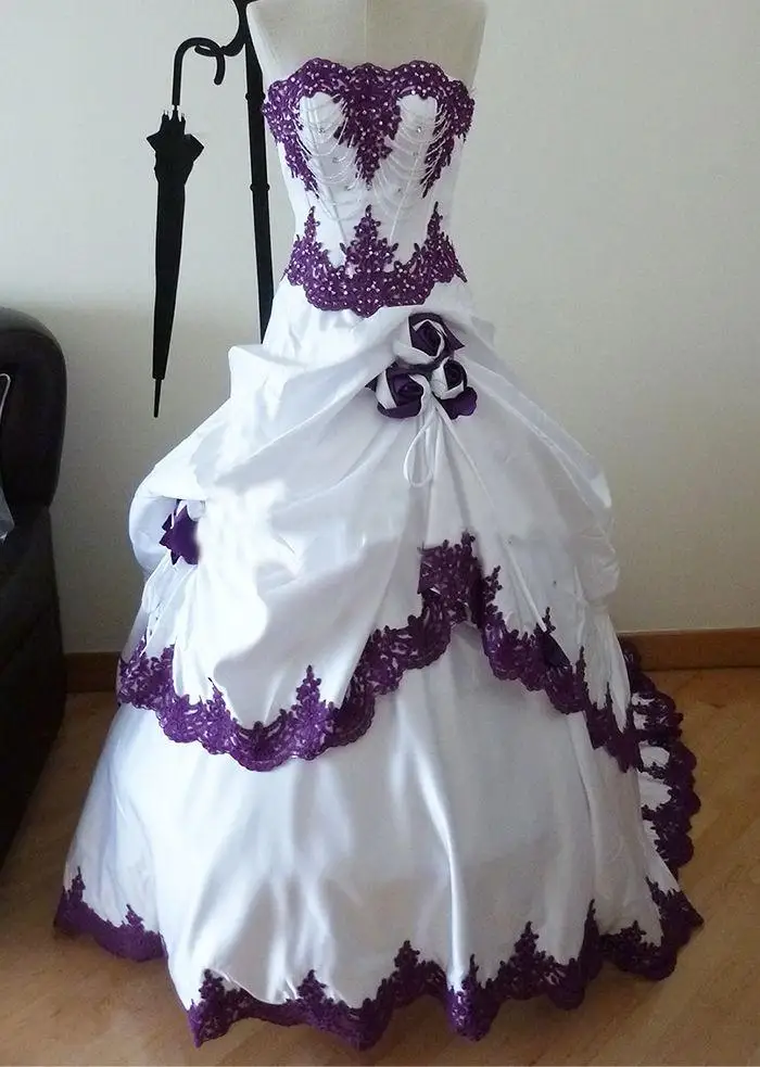 Vintage Wedding Dress 2018 White Satin Purple Lace Applique With