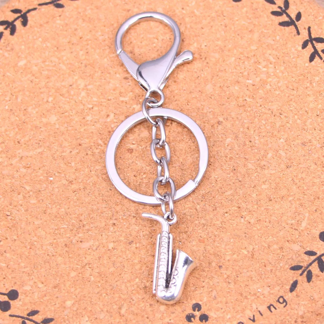 

New Fashion Silver Color Alloy Metal Pendant horn saxophone Key Chain Key Ring Gift For Car Keychain Accessory
