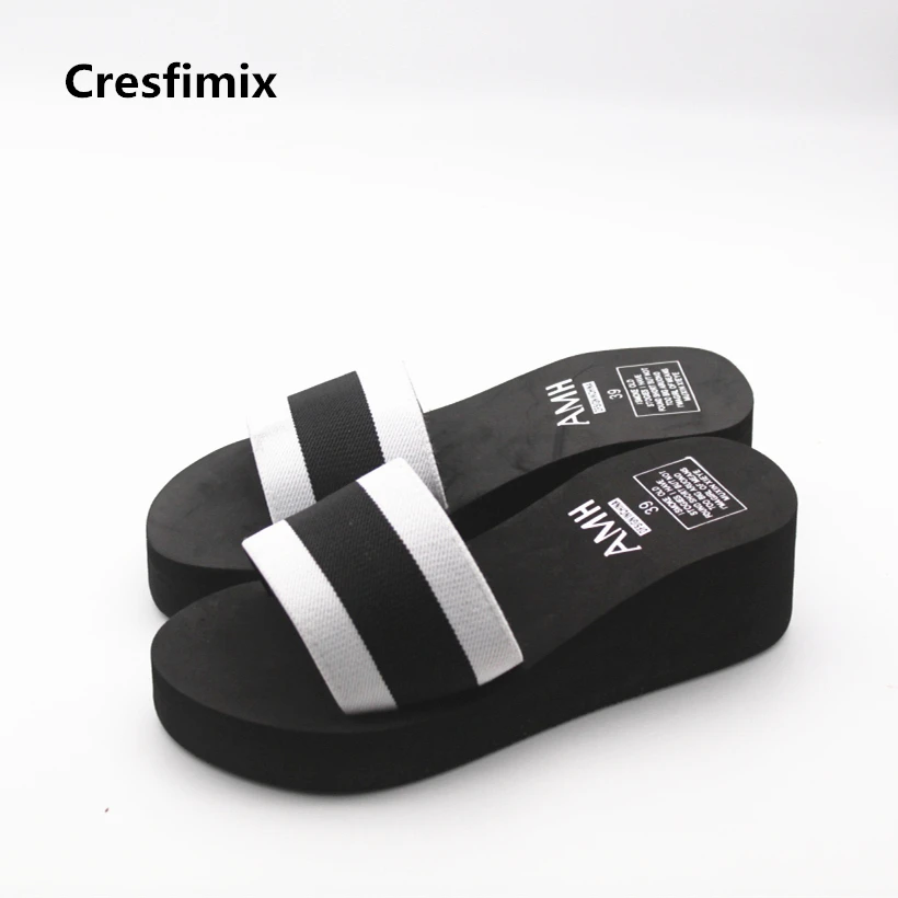 Женские шлепанцы Cresfimix на высоком каблуке 5 см мягкие и удобные пляжные полосатые