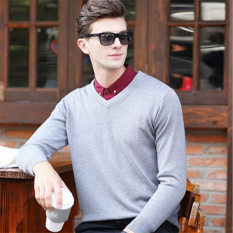 Осенние мужские свитера с v-образным вырезом теплый пуловер модный бренд сплошной цвет свитер мужской вязаный джемпер четыре цвета мужские топы - Цвет: Серый