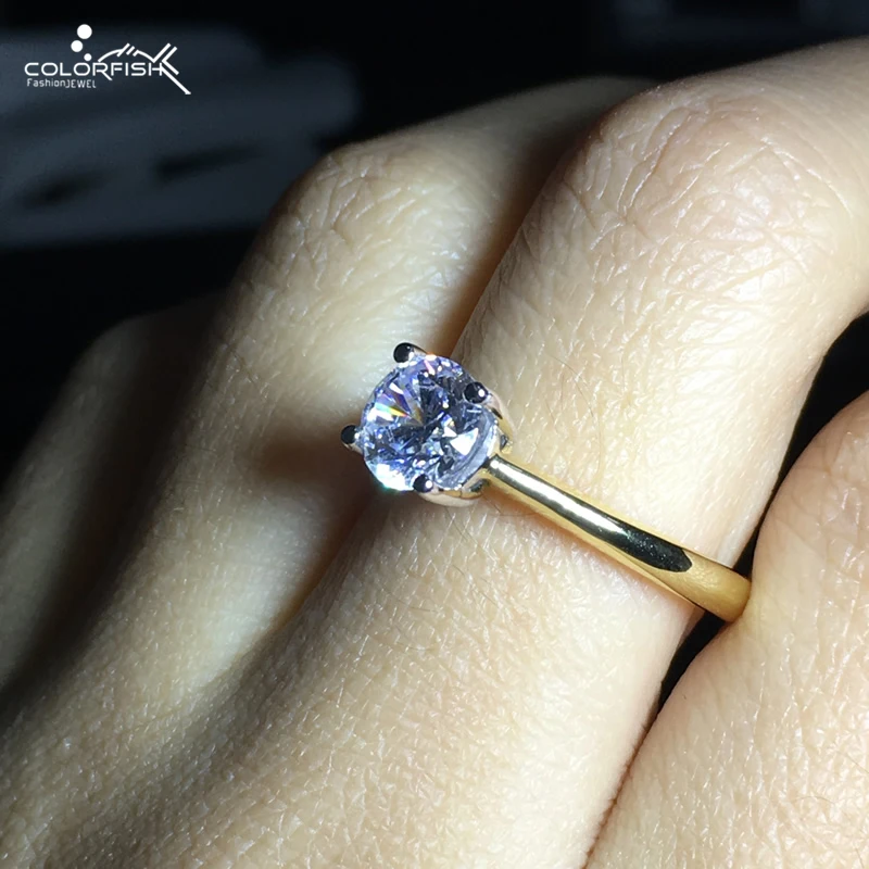 

COLORFISH Luxury 1 Carat Solitaire Engagement Ring Women 925 Sterling Silver Yellow Gold Color Round Brilliant Wedding Band Ring