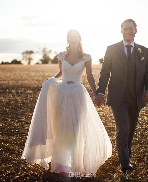 

2016 A line Sweetheart Lace Cap Sleeve Appliques Covered Buttons Wedding Gowns vestido de casamento Cheap Beach Wedding Dress